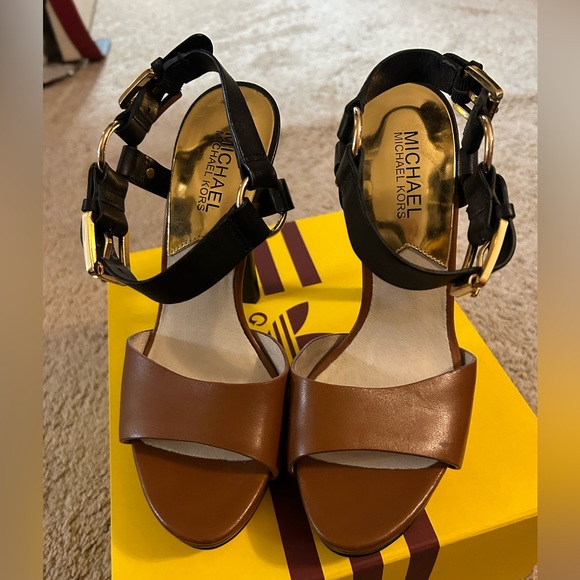 Michael kors sandals - Picture 1 of 3